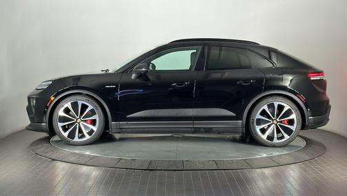 2025 Porsche Macan 4S