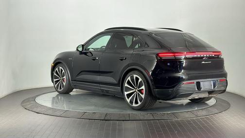 2025 Porsche Macan 4S