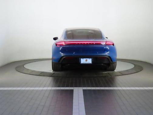 2022 Porsche Taycan 