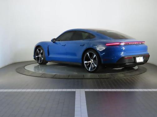 2022 Porsche Taycan 