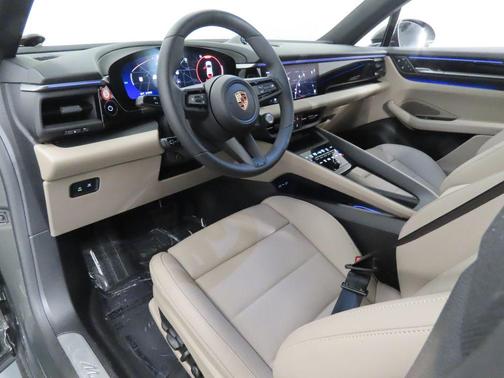 2025 Porsche Macan 4