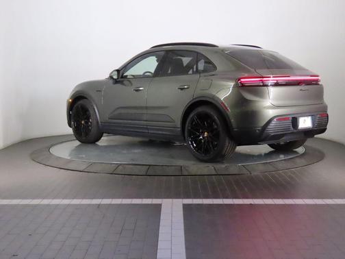 2025 Porsche Macan 4