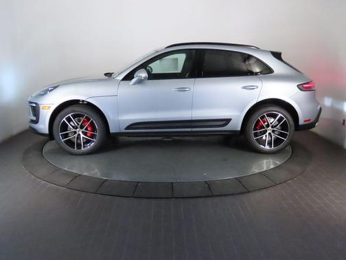 Dolomite Silver Metallic 2026 Porsche Macan S