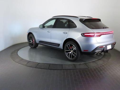 Dolomite Silver Metallic 2026 Porsche Macan S