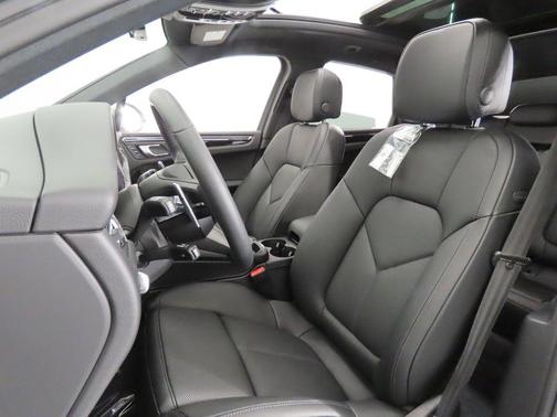 Dolomite Silver Metallic 2026 Porsche Macan S