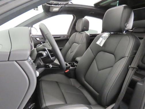Dolomite Silver Metallic 2026 Porsche Macan S