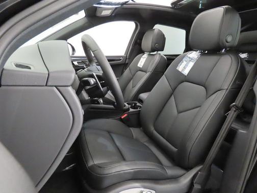 Jet Black Metallic 2026 Porsche Macan Base