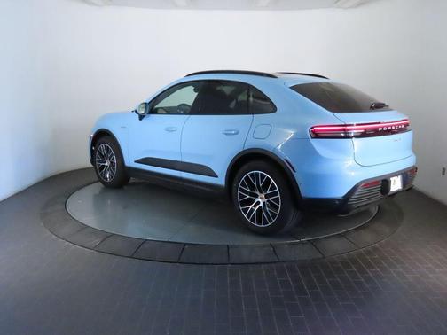 Frozen Blue 2026 Porsche Macan 4