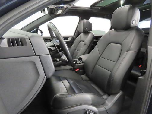 Blue Metallic 2024 Porsche Cayenne Base
