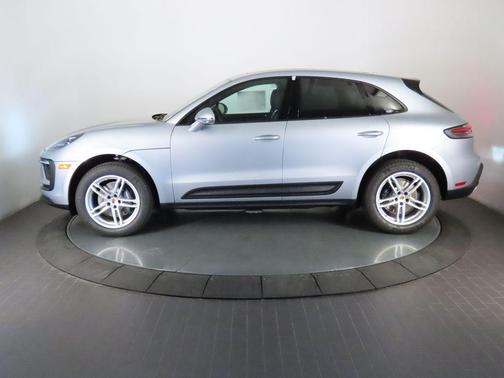 Dolomite Silver Metallic 2026 Porsche Macan Base