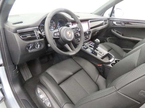 Dolomite Silver Metallic 2026 Porsche Macan Base