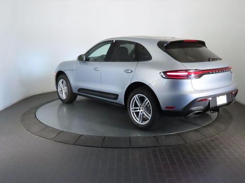 Dolomite Silver Metallic 2026 Porsche Macan Base