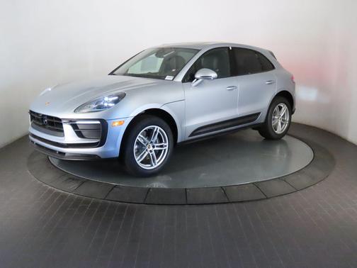 Dolomite Silver Metallic 2026 Porsche Macan Base