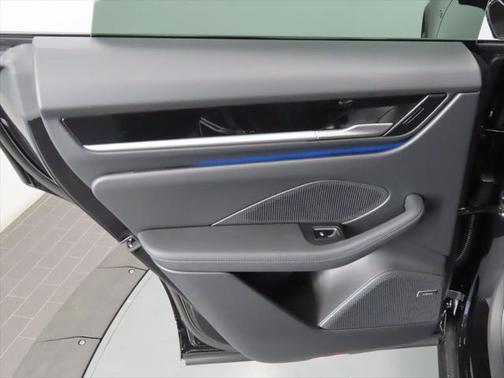 2025 Porsche Macan 4S