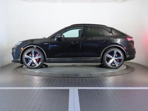 2025 Porsche Macan 4S