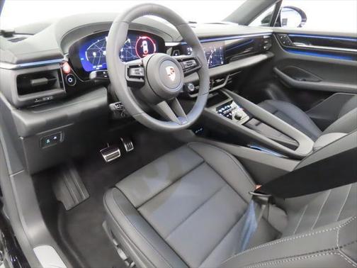 2025 Porsche Macan 4S