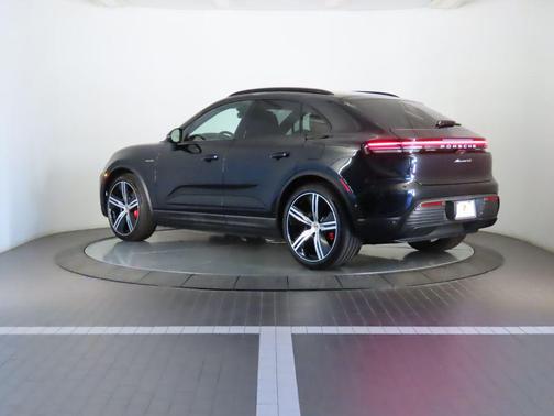 2025 Porsche Macan 4S