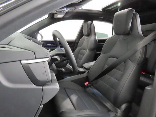 2025 Porsche Macan 4S