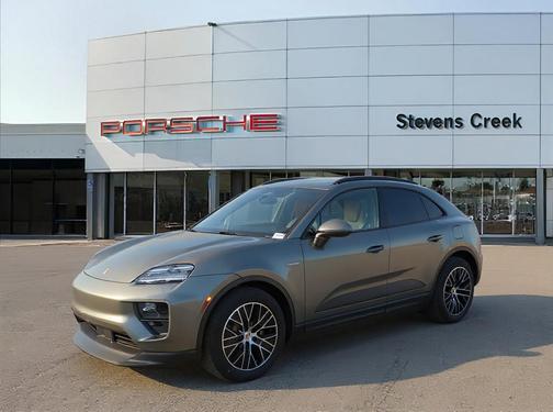 Aventurine Green Metallic 2026 Porsche Macan 4