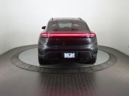 2025 Porsche Macan 4S