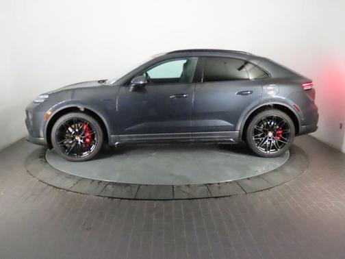 2025 Porsche Macan 4S