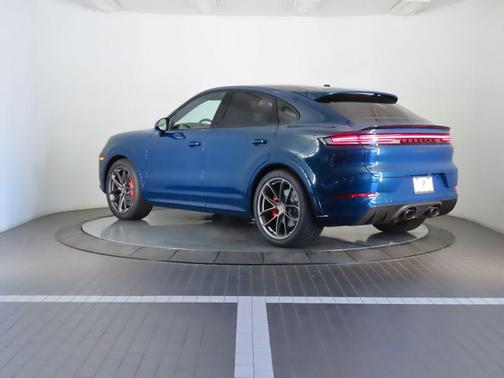 2025 Porsche Cayenne GTS