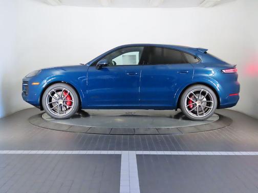 2025 Porsche Cayenne GTS