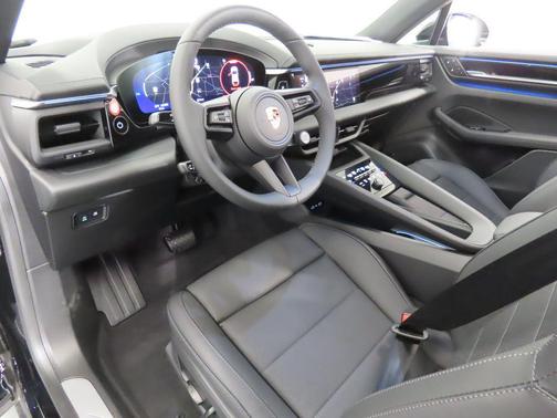 2025 Porsche Macan 4