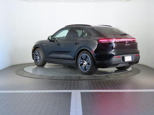2025 Porsche Macan 4