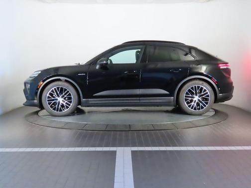 2025 Porsche Macan 4