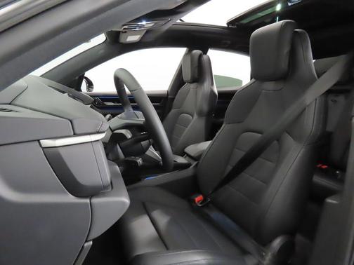 2025 Porsche Macan 4