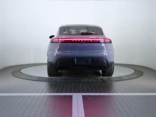 2025 Porsche Macan 4S