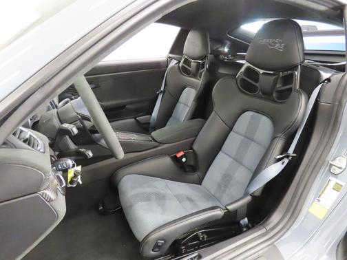 2025 Porsche 718 Cayman GT4 RS