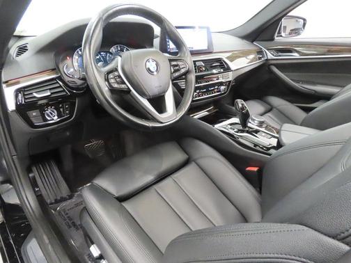 Black Sapphire Metallic 2018 BMW 540 i