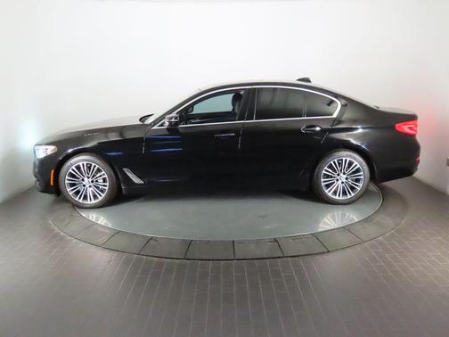 Black Sapphire Metallic 2018 BMW 540 i