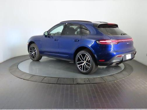 Gentian Blue Metallic 2026 Porsche Macan Base