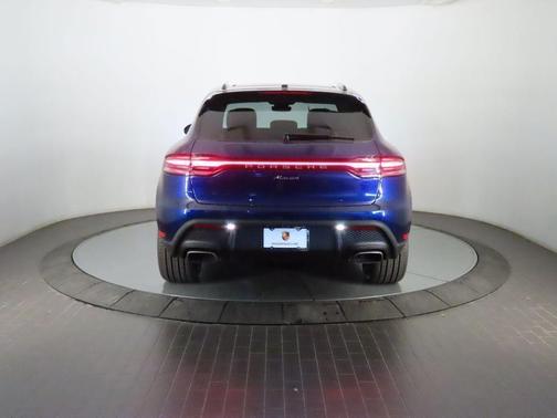 Gentian Blue Metallic 2026 Porsche Macan Base