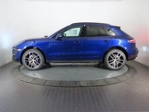 Gentian Blue Metallic 2026 Porsche Macan Base