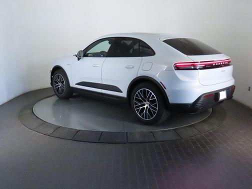 Ice Grey Metallic 2026 Porsche Macan Base