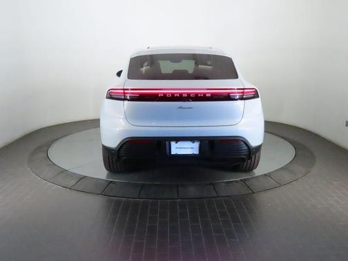 Ice Grey Metallic 2026 Porsche Macan Base