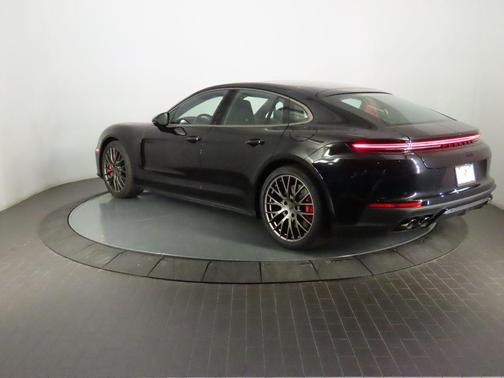 2026 Porsche Panamera Turbo