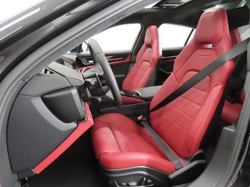 2026 Porsche Panamera Turbo