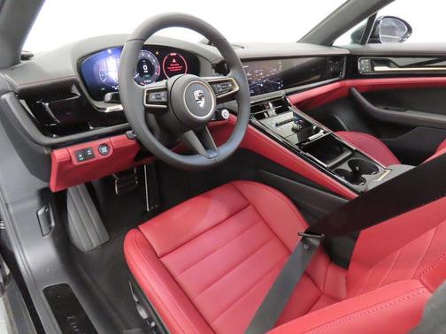 Jet Black Metallic 2026 Porsche Panamera Turbo