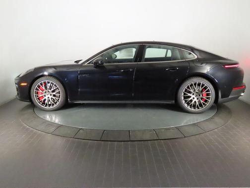 Jet Black Metallic 2026 Porsche Panamera Turbo