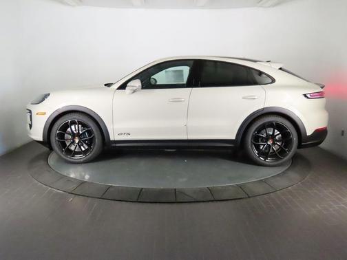 Cashmere Beige Metallic 2026 Porsche Cayenne GTS