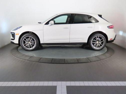 2022 Porsche Macan 
