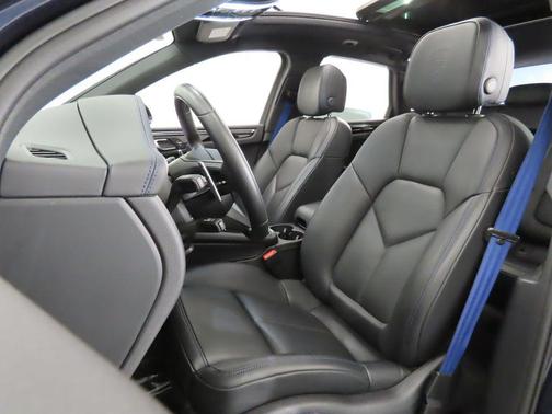 2022 Porsche Macan 