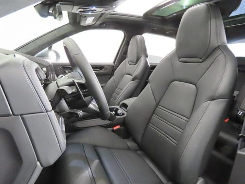 Arctic Grey 2026 Porsche Cayenne GTS