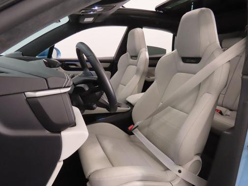 2024 Porsche Macan Turbo