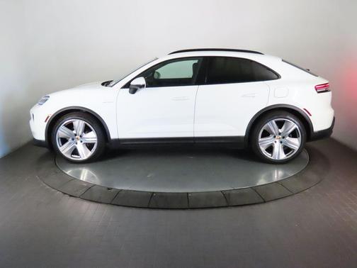 2026 Porsche Macan 4